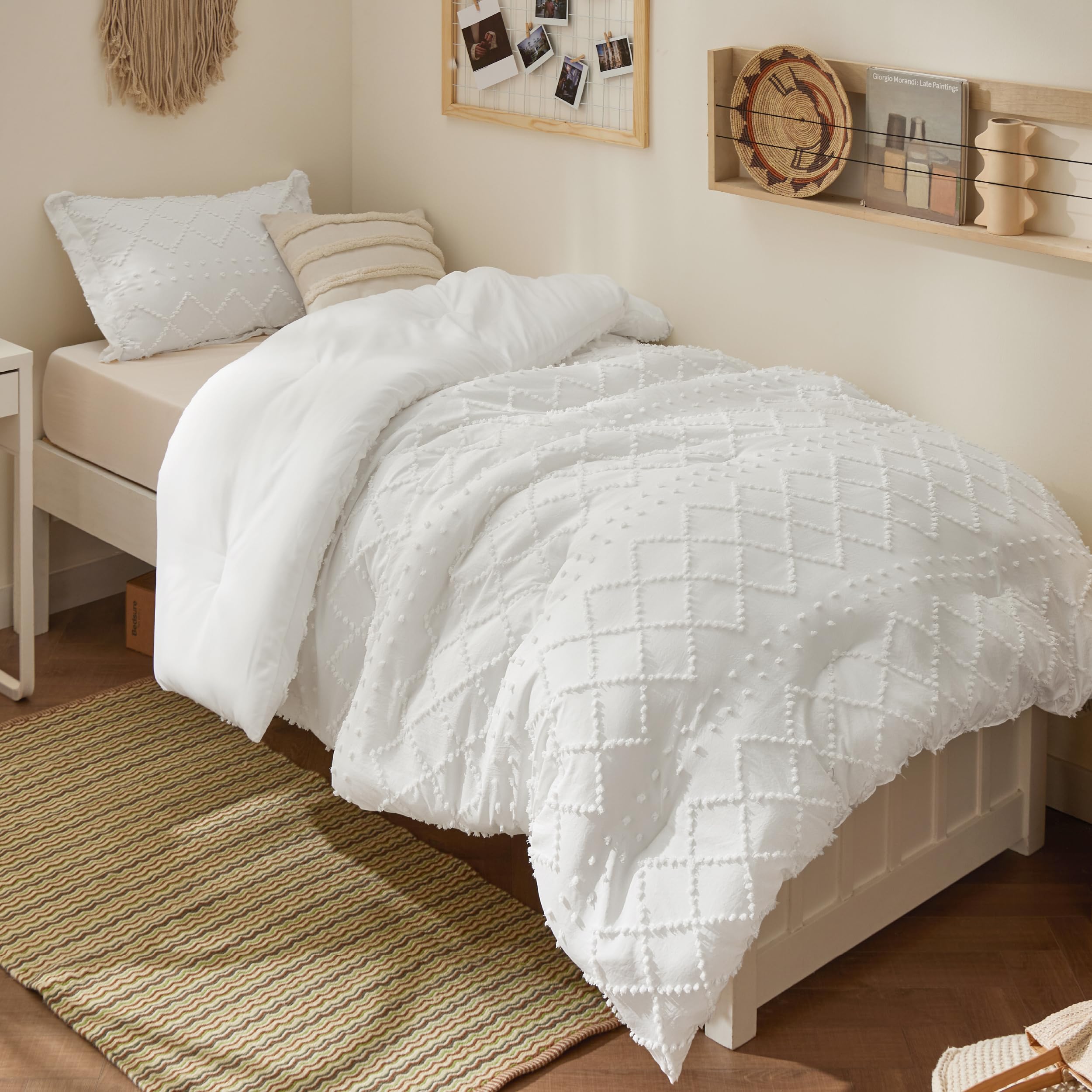 Bedsure Queen Comforter Set - White Comforter, Boho Tufted Shabby Chic Bedding Comforter Set, 3 Pieces Vintage Farmhouse Bed Set for All Seasons, Fluffy Soft Bedding Set with 2 Pillow Shams